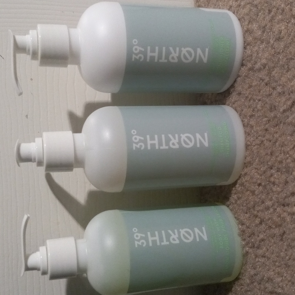 NWT 39° North shampoo conditioner and body wash bundle plus goodies